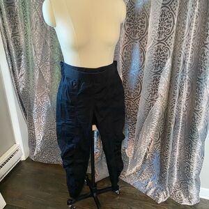 XCVI : Wearables Geyser Crop (Black)